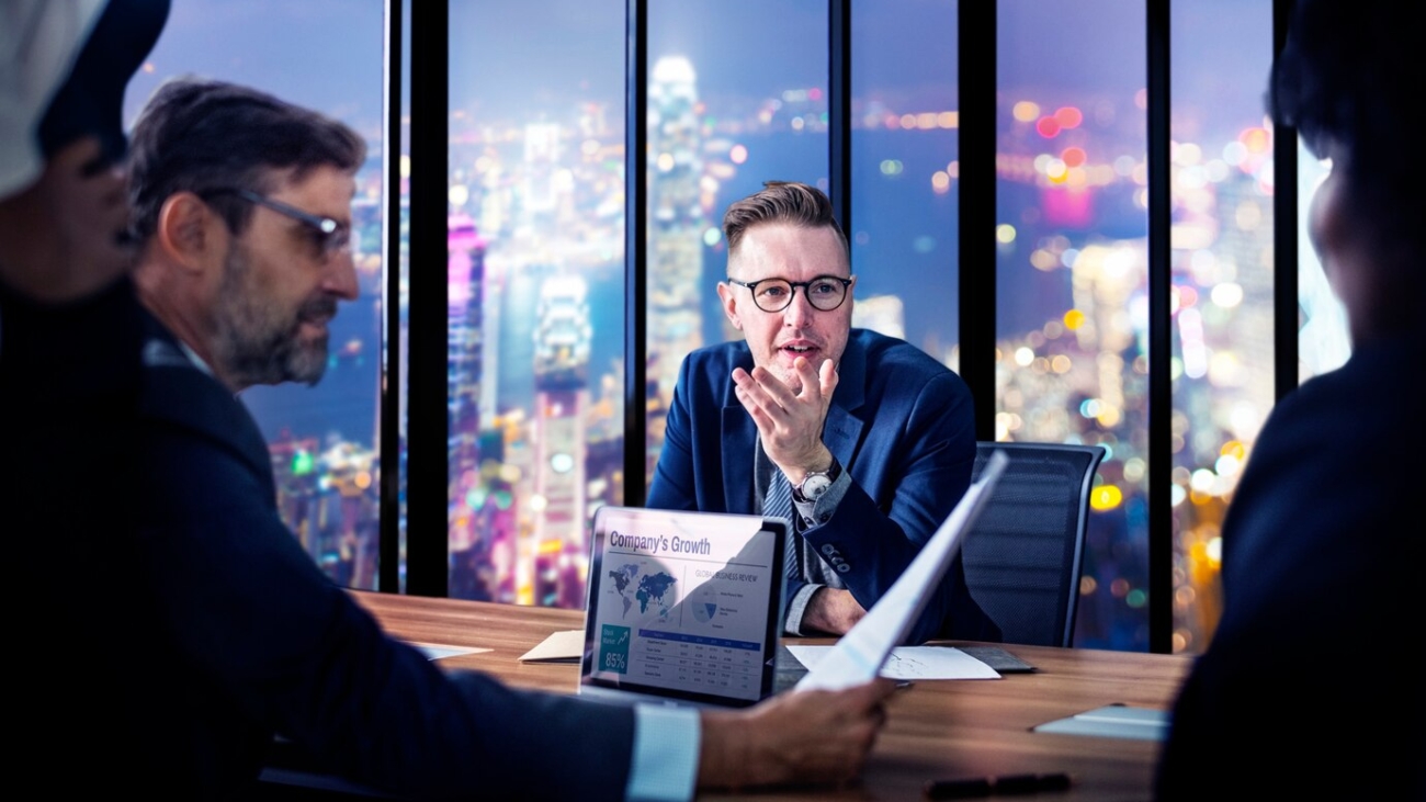 business-meeting-night_53876-89025