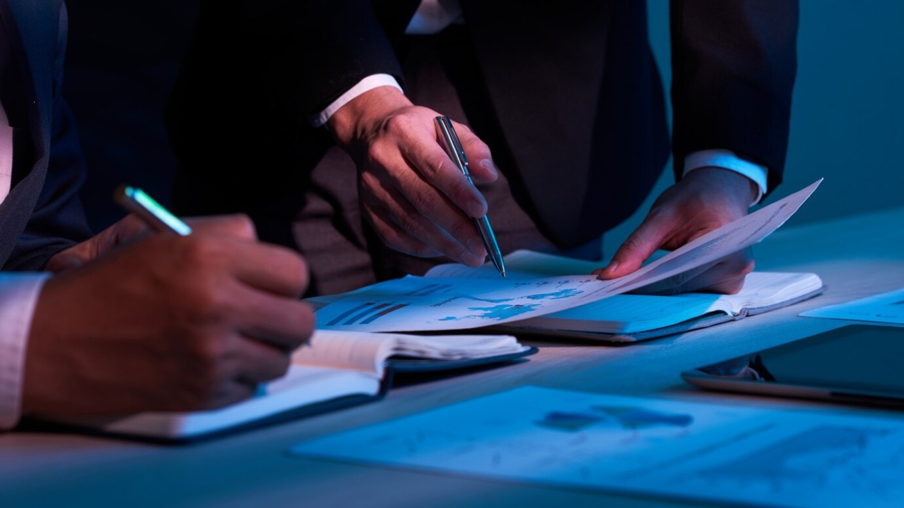 paperwork_1098-18063